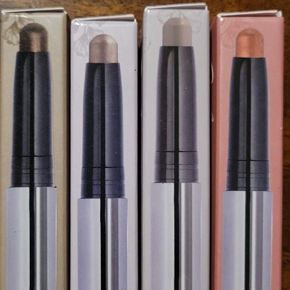 Amazon.com : Julep Eyeshadow 101 Crème to Powder Waterproof  Julep Beauty Eyeshadow 101 Stick - 4 Sticks Total
